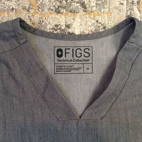 FIGS TECHNICAL COLLECTION 2POCKET SCRUB TOP! EUC! - Picture 2 of 9